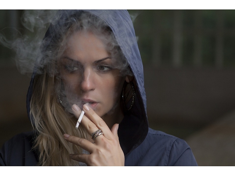 ASV Kalifornijas štatā aizliedz pārdot cigaretes pirms 21 gada vecuma.