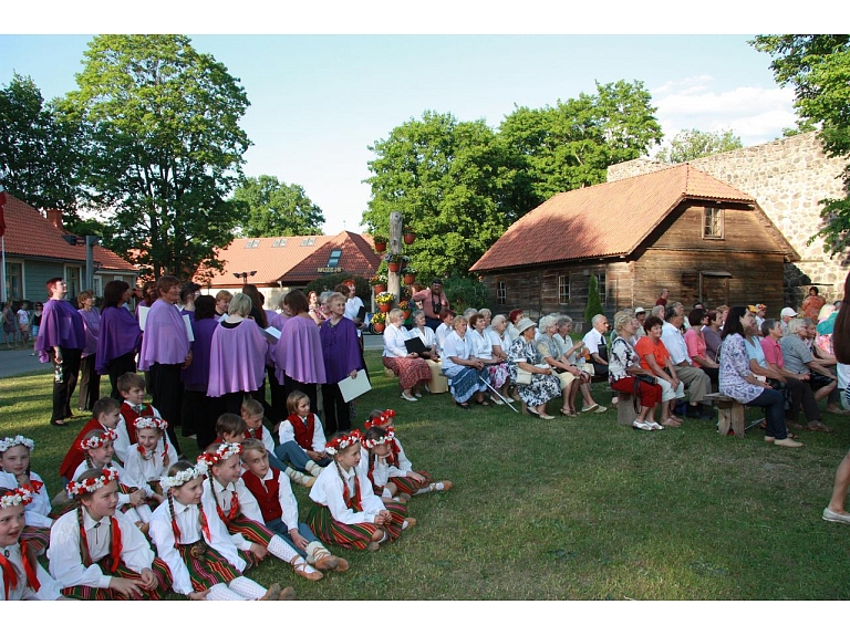 Agnese Sēne, Sanda Vītola/ Valmiera24.lv praktikantes