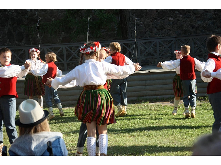 Agnese Sēne, Sanda Vītola/ Valmiera24.lv praktikantes