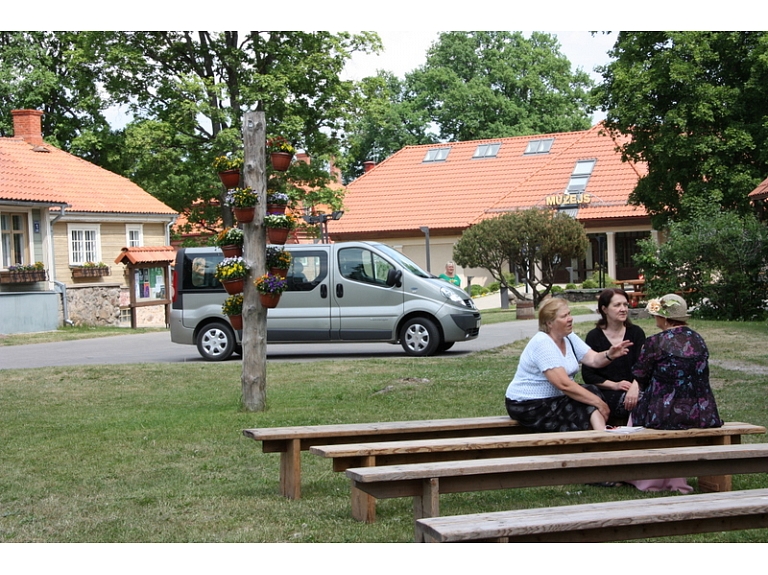 Agnese Sēne, Sanda Vītola/ Valmiera24.lv praktikantes