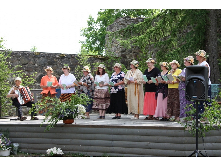 Agnese Sēne, Sanda Vītola/ Valmiera24.lv praktikantes