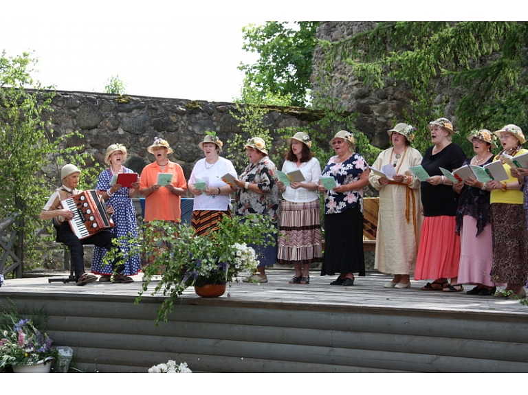 Agnese Sēne, Sanda Vītola/ Valmiera24.lv praktikantes
