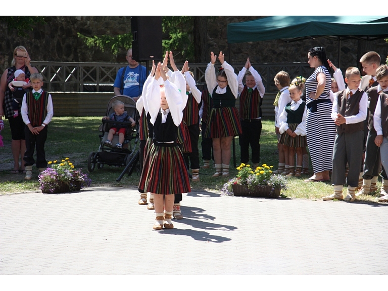 Agnese Sēne, Sanda Vītola/ Valmiera24.lv praktikantes