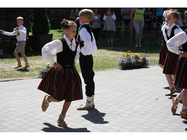 Agnese Sēne, Sanda Vītola/ Valmiera24.lv praktikantes