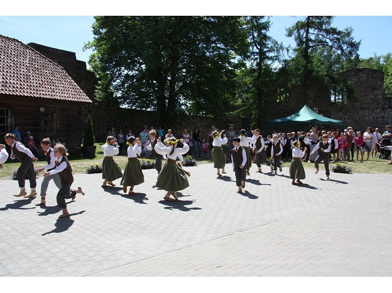 Agnese Sēne, Sanda Vītola/ Valmiera24.lv praktikantes