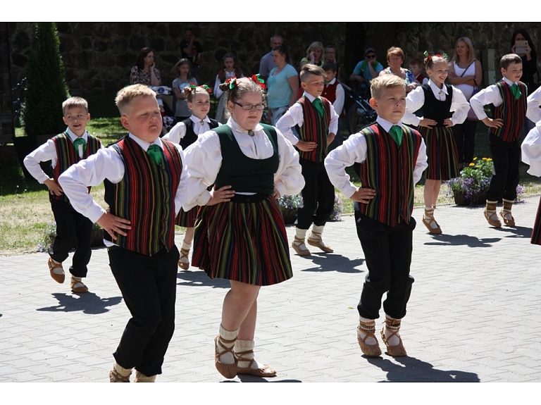 Agnese Sēne, Sanda Vītola/ Valmiera24.lv praktikantes