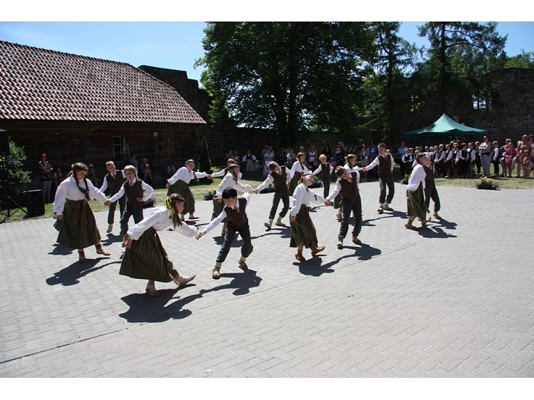 Agnese Sēne, Sanda Vītola/ Valmiera24.lv praktikantes