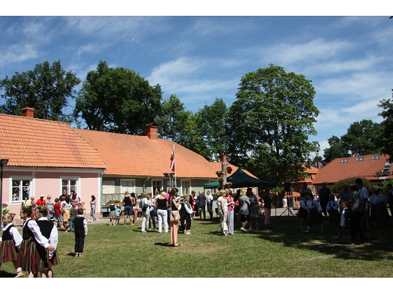 Agnese Sēne, Sanda Vītola/ Valmiera24.lv praktikantes