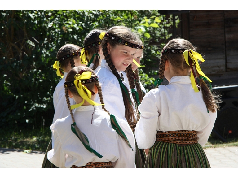 Agnese Sēne, Sanda Vītola/ Valmiera24.lv praktikantes