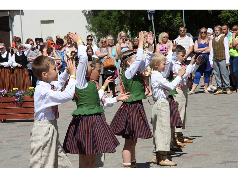 Agnese Sēne, Sanda Vītola/ Valmiera24.lv praktikantes