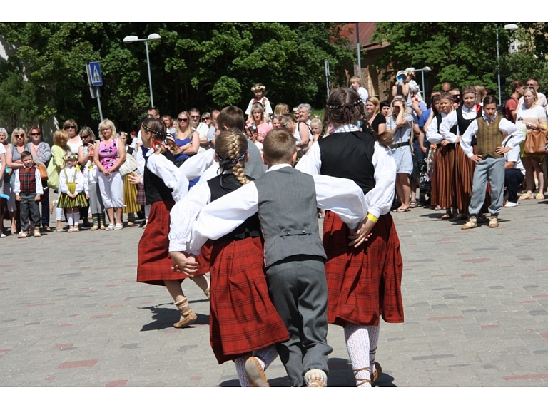 Agnese Sēne, Sanda Vītola/ Valmiera24.lv praktikantes