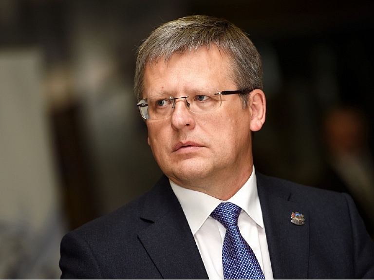 Veselības ministrs Guntis Belēvičs (ZZS) atkāpās no amata.