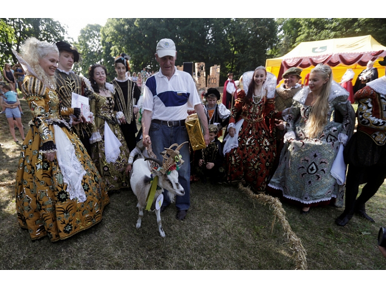 Lietuvas Ramigalas ciematā noticis neparasts skaistumkonkurss, kurā atrasta pati skaistākā kaza valstī.