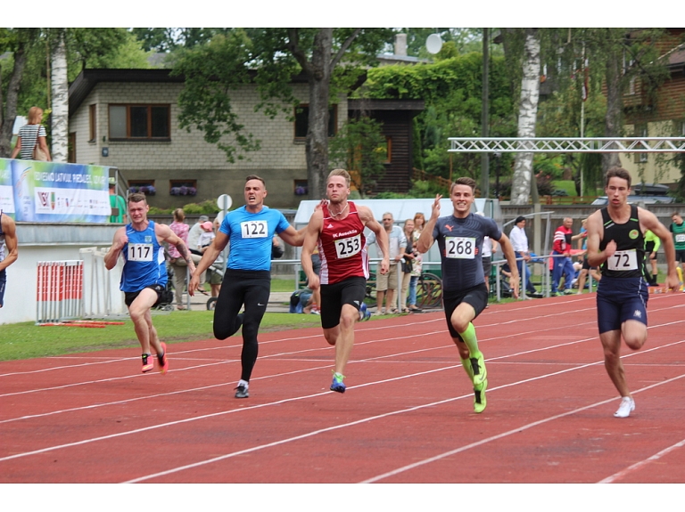 Dāvis Strazds, Aija Dekterova/ Valmiera24.lv