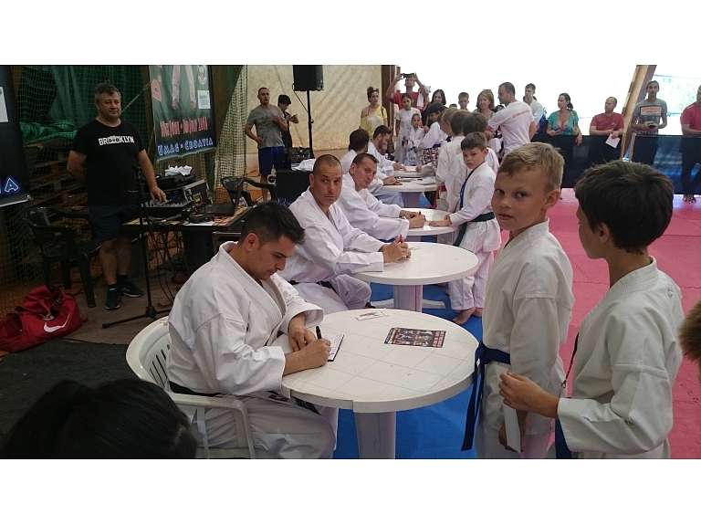 Publicitātes foto