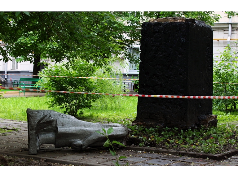 Ukrainā kopš 2013.gada decembra ir demontēti 1018 padomju līdera Vladimira Ļeņina pieminekļi.