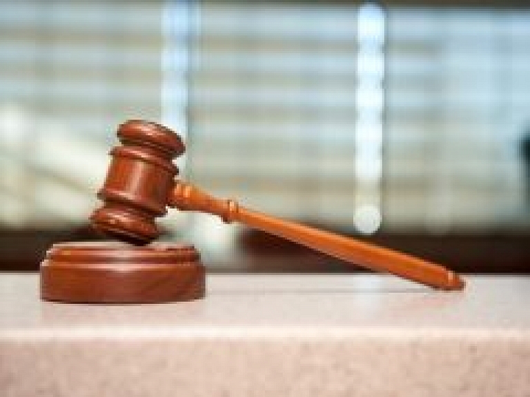 Septembrī skatīs lietu, kurā vecāki apsūdzēti savu bērnu seksuālā izmantošanā