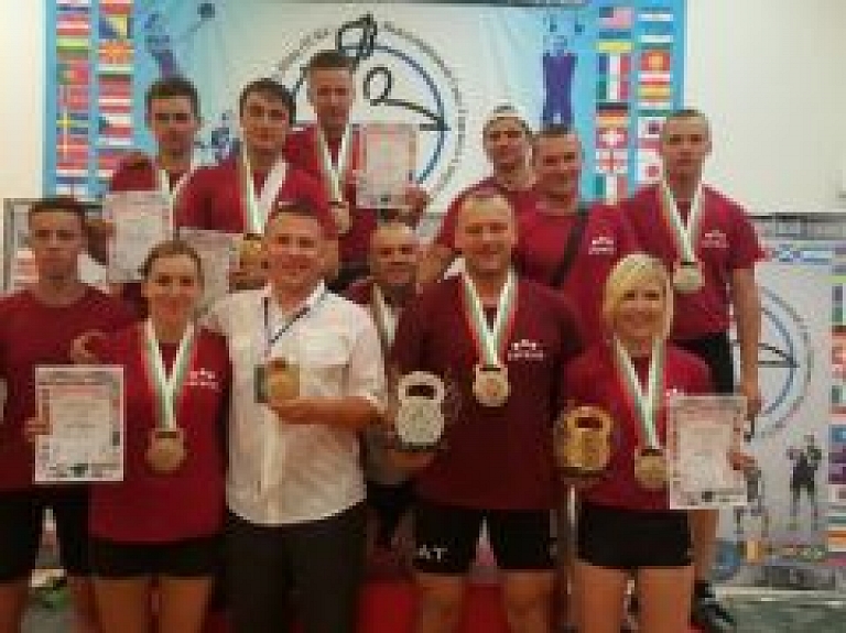 Jēkabpils sportisti Latvijas izlasē startē atklātajā EČ svarbumbu celšanā
