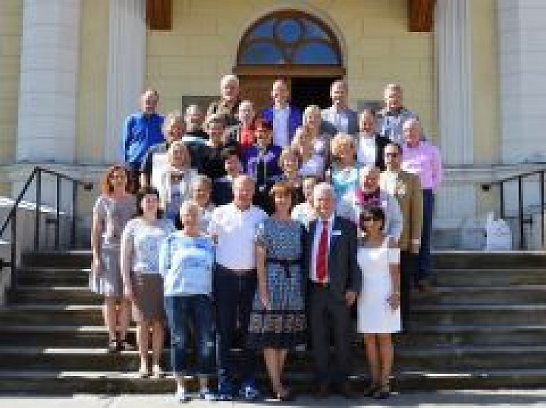 Festivālā "Dzīres Kuldīgā" viesojas ārvalstu delegācijas