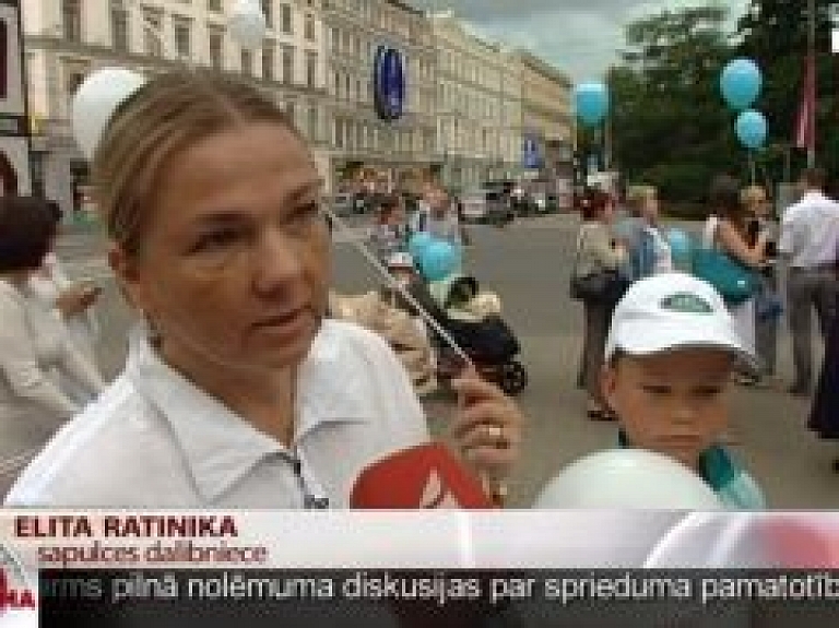 Liepājā un Rīgā protestē pret maigo sodu varmākām