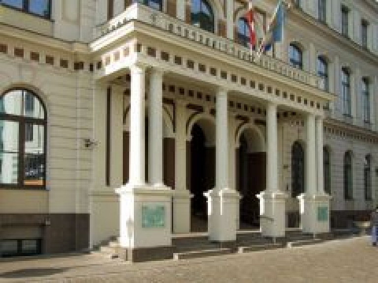 Rīgas pašvaldība otrreiz mēģinās izsolīt telpas garāžas ēkā Ķengaragā