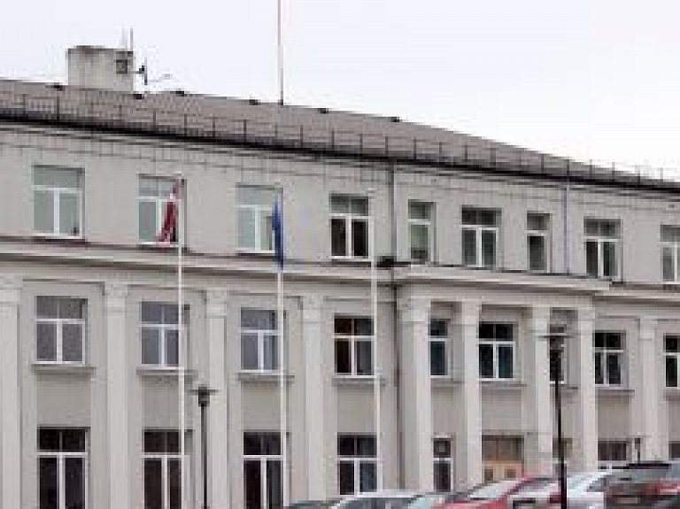 Nav saņemti ierosinājumi Valmierā izsludinātajā publiskajā apspriešanā par 14 koku ciršanu