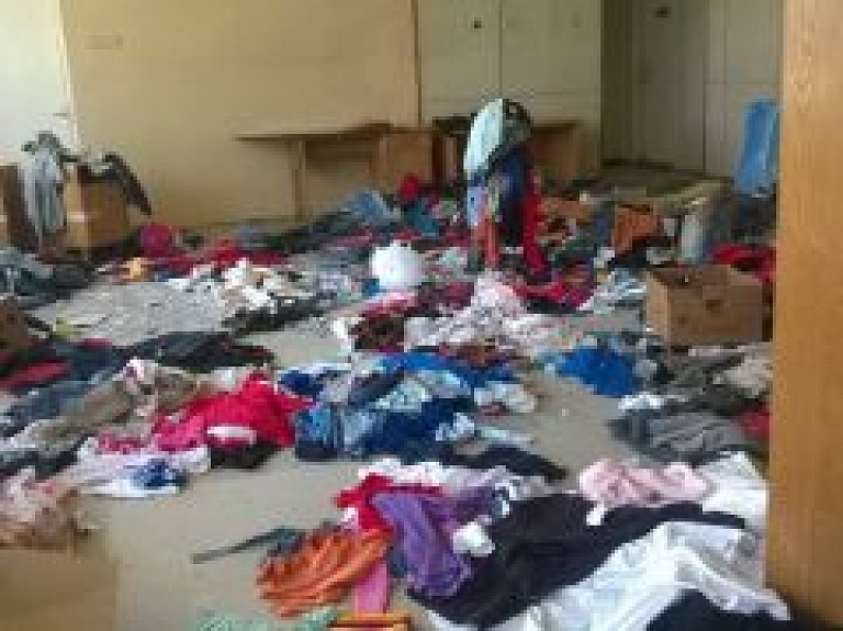 Alojā izdemolē Sociālā dienesta "Labo mantu noliktavu"