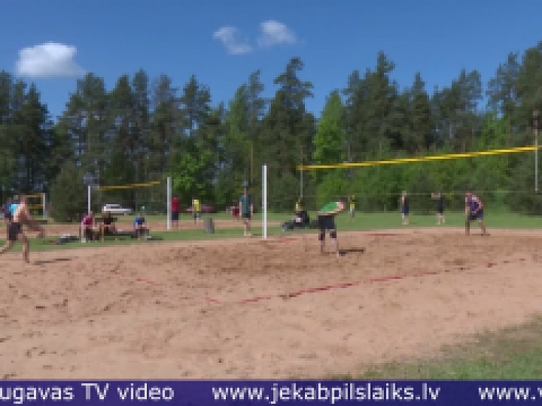 Vidusdaugavas TV: Jersikas sporta svētkos - interesantas stafetes gan pieaugušajiem, gan bērniem