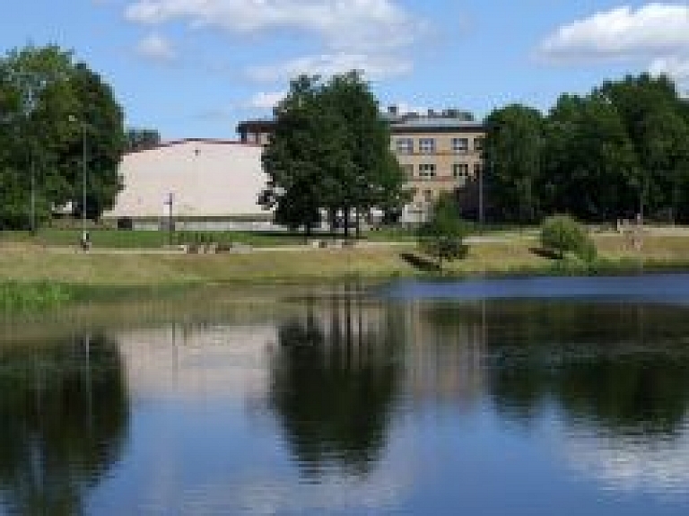 Valmieras 5.vidusskola gatavojas salidojumam