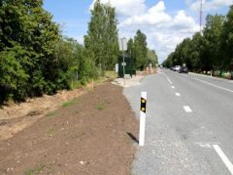 Garciemā no Torņu ielas līdz gājēju pārejai būvē apgaismotu ietvi