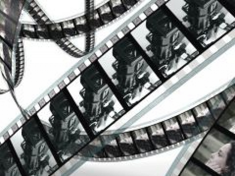 Kuldīgas Galvenā bibliotēka saņēmusi apjomīgu latviešu filmu izlasi