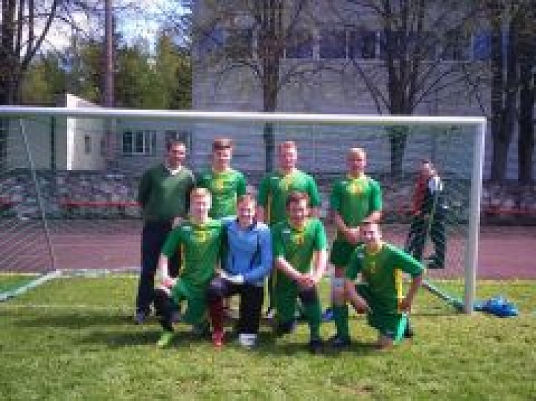 Smiltenes tehnikuma futbolistiem - pirmā vieta reģionā
