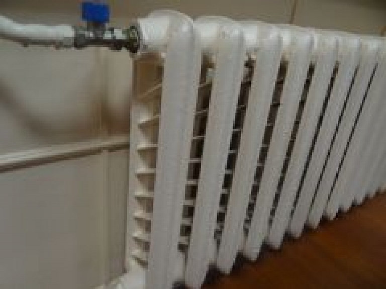 Siltumenerģijas taupīšanai Krāslavas pamatskolā ierīko saules kolektoru