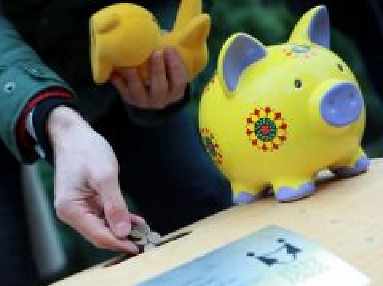 Akcijā "Palīdzi trūcīgiem mazuļiem" Cēsīs saziedo vairāk nekā 450 eiro