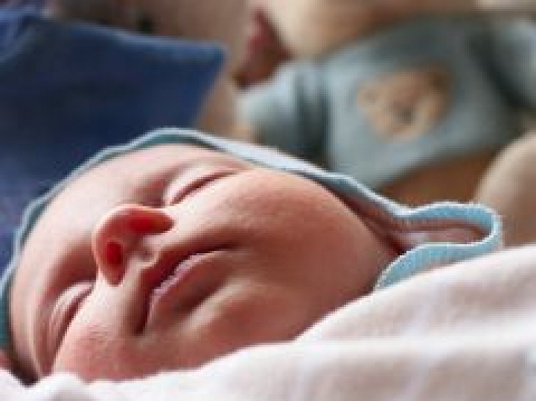 Limbažu novada trūcīgie mazuļi saņem autiņbiksītes un piena maisījumu