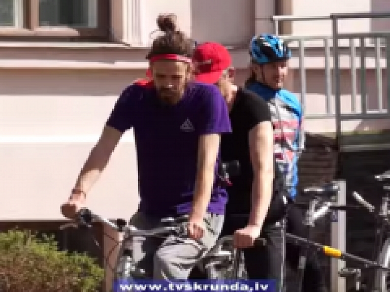 Skrundas TV: Sporta nometne neredzīgajiem jauniešiem Īvandē