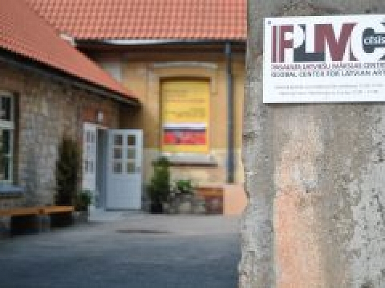 Cēsīs apskatāmi diasporas latviešu mākslinieku darbi