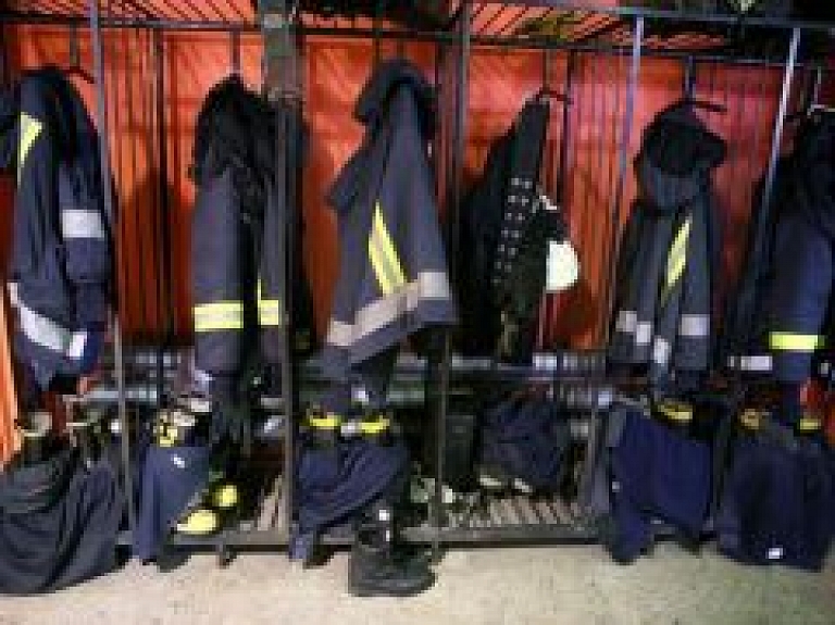 Taurenē degusi koka dzīvojamā mājā