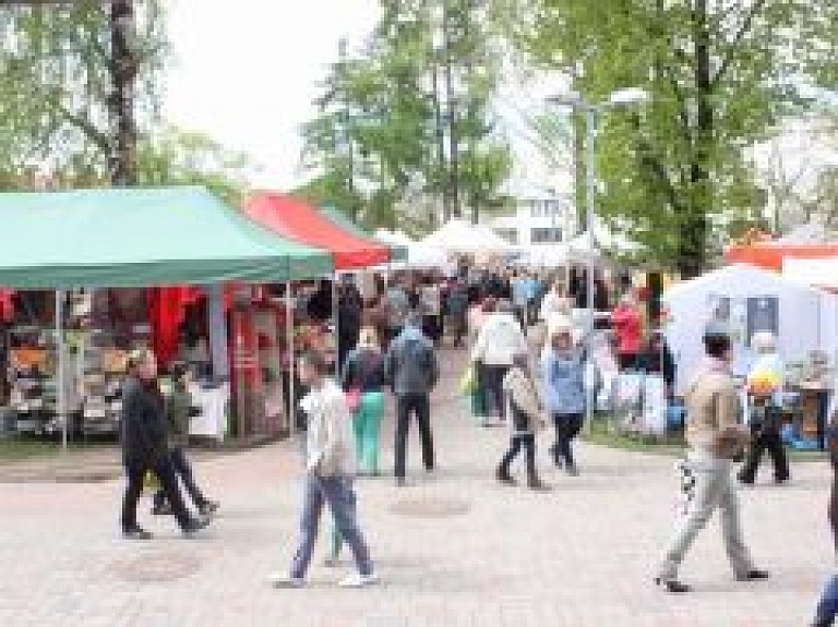 Noslēgumam tuvojas izstāde "Vidzemes Uzņēmēju dienas 2015"