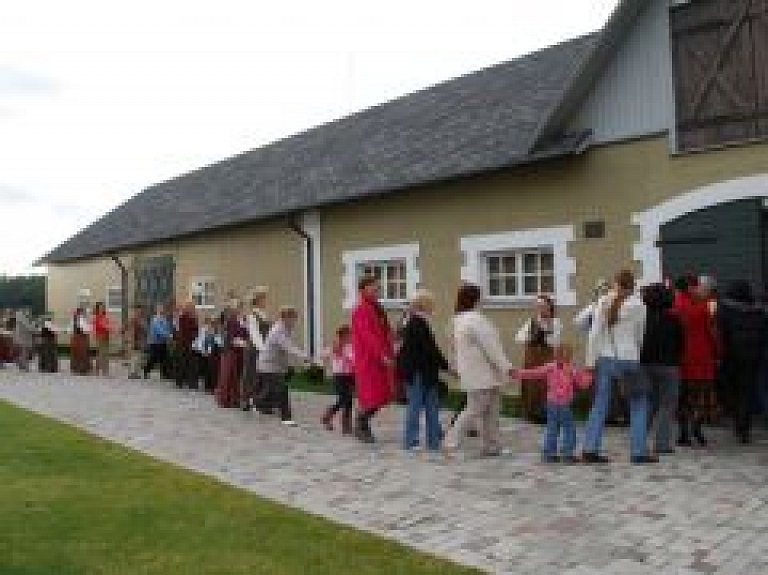 Muzeju naktī "Pikšās" mācīs stādīt un kopt vasaras puķes