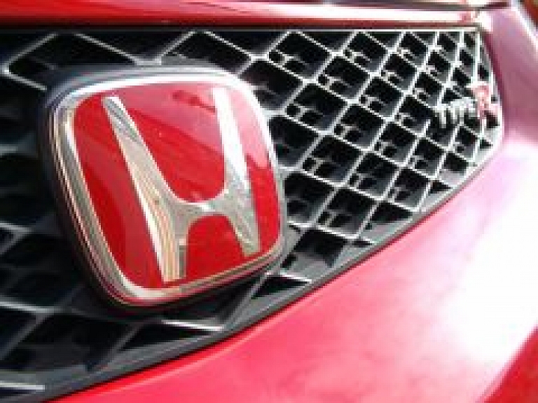 Gaisa spilvenu problēmu dēļ "Honda" pasaulē atsauc 4,89 miljonus automašīnu