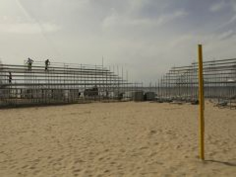 Majoru pludmalē būvē "Jūrmala Masters" stadionu piecstāvu mājas augstumā