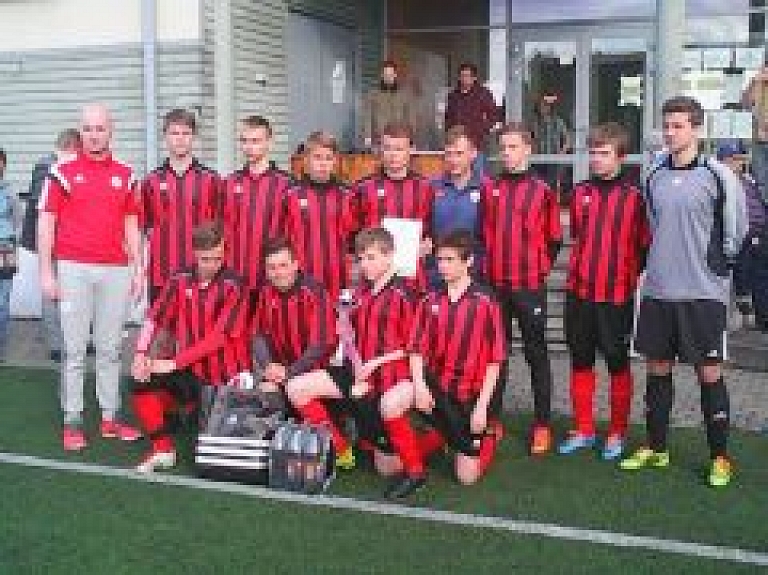 Staiceles futbolisti izcīna 3.vietu skolu futbola čempionāta finālturnīrā