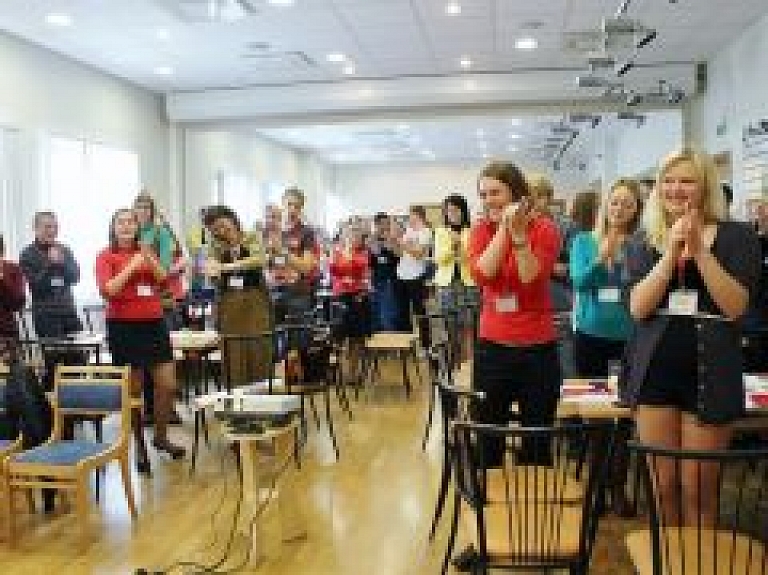 Uzsāk īstenot jauniešu iniciatīvu projektu "Soli pa solim uz sadarbību!"