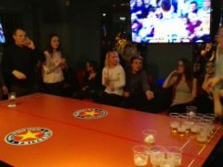 Smiltenē noskaidro labākos "beerpongistus"