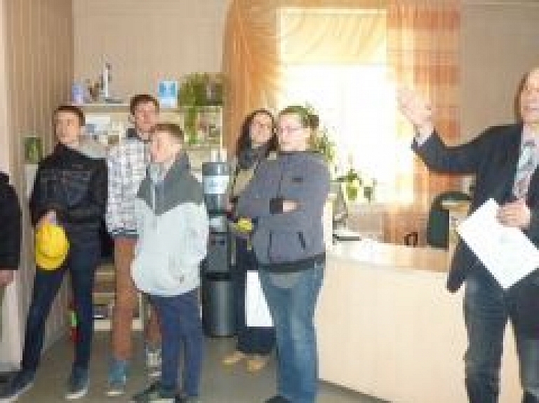 Skolēni Smiltenes tehnikumā iepazīst savas nākotnes profesijas