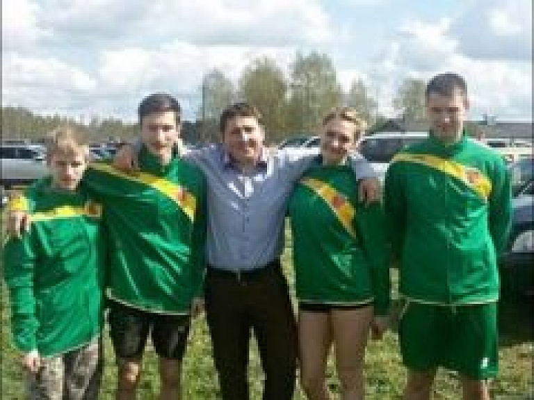 Dagdas skolēniem veiksmīgs starts Stipro skrējienā