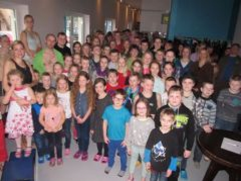 Noslēdzies piecu kārtu sacensību peldēšanas maratons