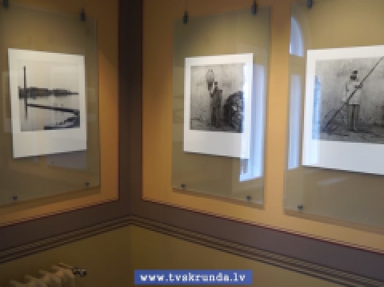 Skrundas TV: Kuldīgā - itāļu fotogrāfa izstāde par Latviju