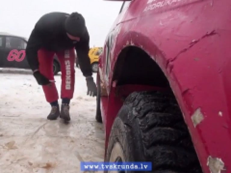 Skrundas TV: Laidu autosportists gatavojas LČ autokrosā